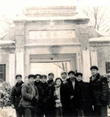 5. 1953年11月19日，中南美术专科学校成立时校门